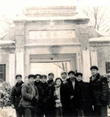 5. 1953年11月19日，中南美术专科学校成立时校门